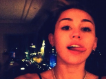 Miley Cyrus pagó cena de pareja ¡les arruinó su aniversario!