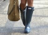 5 formas de usar botas para la lluvia