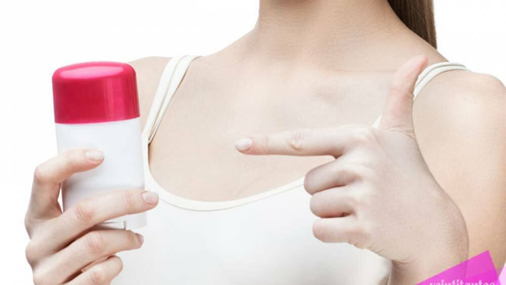 5 extraños trucos de belleza que puedes hacer con tu desodorante