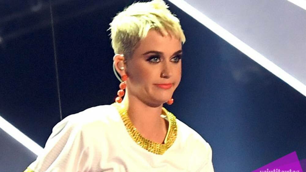 Mujer demanda a Katy Perry porque perdió su dedo gordo del pie (FOTOS)