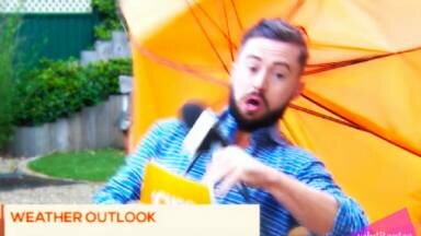 A este reportero irlandés se lo llevó el viento ¡Literal! (VIDEO)