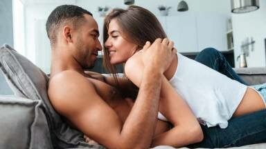 5 buenas razones para practicar la masturbación en pareja