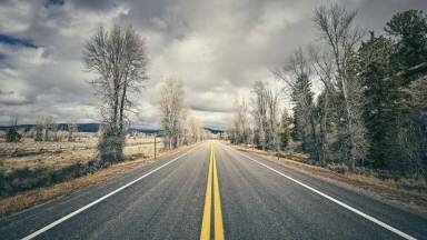 Qué es la hipnosis de carretera y cómo evitarla para salvar tu vida