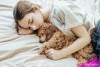 Qué le sucede a tu cuerpo si duermes con tu mascota