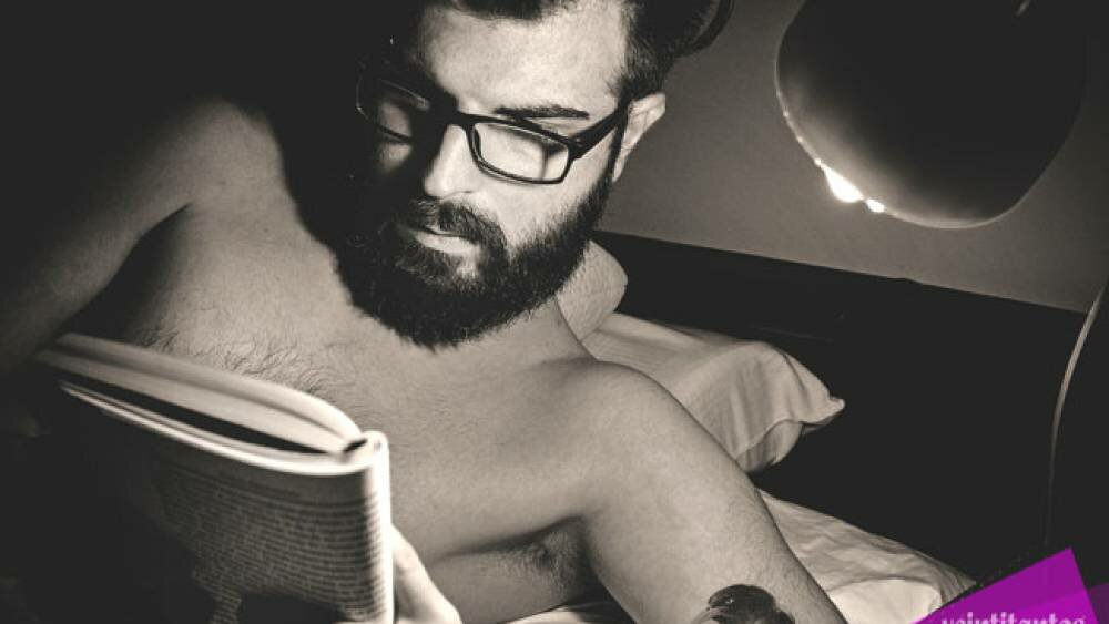 ‘Hot Dudes Reading’, la sexy cuenta de Instagram que debes seguir
