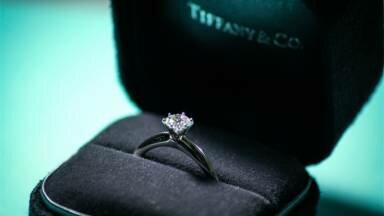 ¡Ya puedes probarte anillos de compromiso Tiffany con su app!