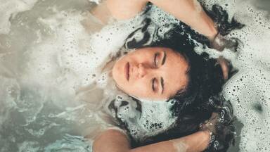 Este sencillo ritual de baño te ayudará a purificar tu aura